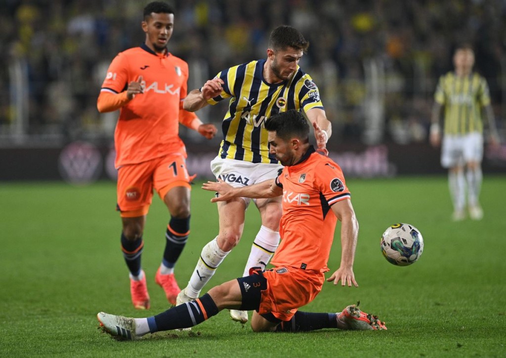 Fallen die Tore zwischen Basaksehir und Fenerbahce erneut erst in der zweiten Halbzeit? © IMAGO / Seskim Photo, 22.10.2022 Fallen die Tore zwischen Basaksehir und Fenerbahce erneut erst in der zweiten Halbzeit?