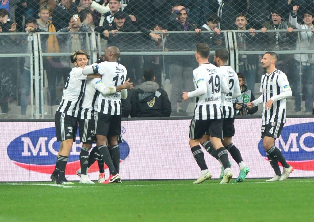 Wird Besiktas im Auswärtsderby bei Ümraniyespor der Favoritenrolle gerecht? © IMAGO / Seskim Photo TR, 12.04.2023 Wird Besiktas im Auswärtsderby bei Ümraniyespor der Favoritenrolle gerecht?