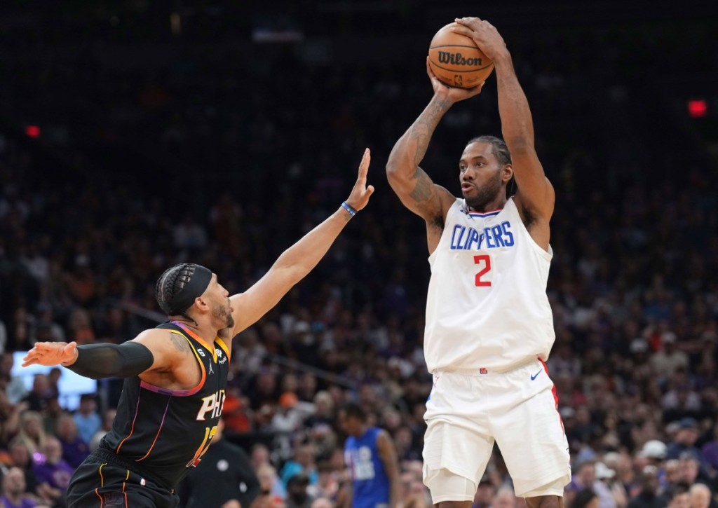 Können Leonard und seine LA Clippers auch das zweite Spiel in der Serie gegen die Suns klauen? © IMAGO / USA Today Network, 16.04.2023 Können Leonard und seine LA Clippers auch das zweite Spiel in der Serie gegen die Suns klauen?