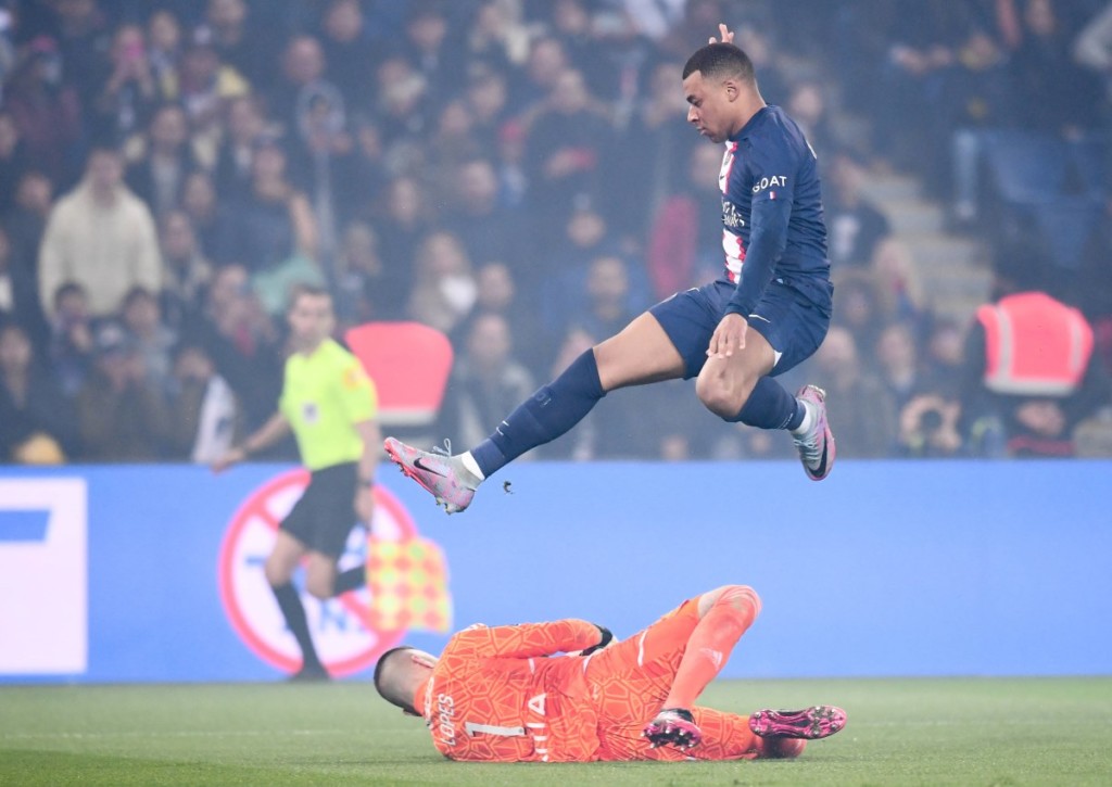 Lässt PSG (im Bild: Kylian Mbappe) auch in Nizza wieder Federn? © IMAGO / Sipa USA, 02.04.2023 Lässt PSG (im Bild: Kylian Mbappe) auch in Nizza wieder Federn?