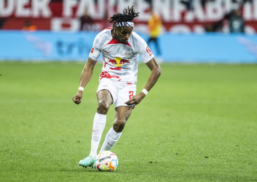 Wird RB Leipzig (im Bild: Mohamed Simakan) im Heimspiel gegen Hoffenheim der Favoritenrolle gerecht?