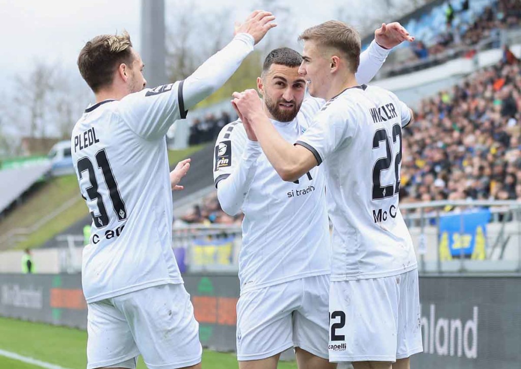 Kann sich Waldhof Mannheim mit einem Sieg gegen den Tabellenzweiten Freiburg 2 noch einmal im Aufstiegskampf zurückmelden? © IMAGO / HMB-Media, 02.04.2023 Mannheim Freiburg 2 Prognose