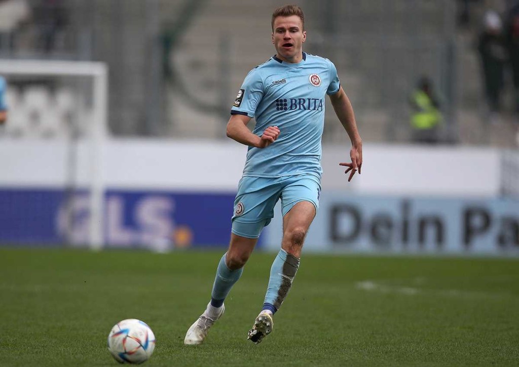 Sind die formstarken Wiesbadener (im Bild: Carstens) eine Nummer zu groß für das heimschwache Duisburg? © IMAGO / Maximilian Koch, 25.03.2023 Duisburg Wiesbaden Tipp