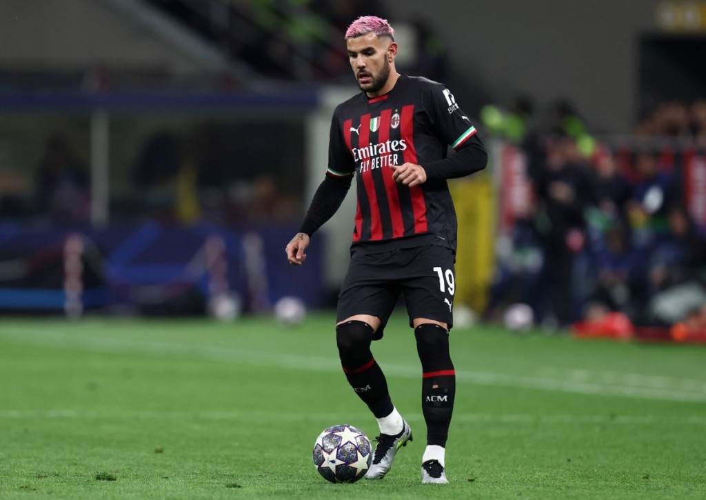 Löst AC Milan (im Bild: Theo Hernandez) die Pflichtaufgabe bei La Spezia?