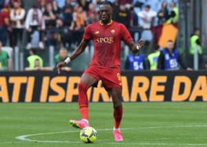 Löst Tammy Abraham mit AS Rom die schwere Auswärtsaufgabe in Monza? © IMAGO / Emmefoto, 29.04.2023 Löst Tammy Abraham mit AS Rom die schwere Auswärtsaufgabe in Monza?