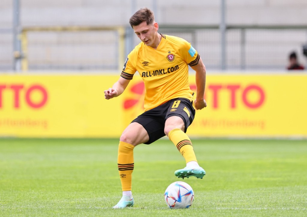 Zieht Dresden (im Bild: Jonathan Meier) mit einem Sieg an Wiesbaden im Klassement vorbei?