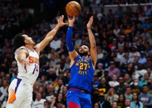 Führt Jamal Murray seine Nuggets zur 2:0-Serienführung gegen die Suns? © IMAGO / USA Today Network, 29.04.2023 Führt Jamal Murray seine Nuggets zur 2:0-Serienführung gegen die Suns?