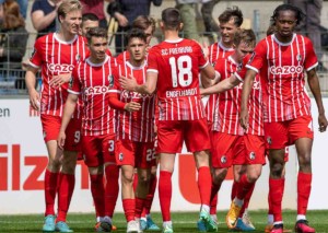 Bleibt die zweite Garde des SC Freiburg mit einem Sieg bei 1860 München im Rennen um die Meisterschaft? © IMAGO / Eibner, 29.04.2023 1860 München Freiburg 2 Prognose