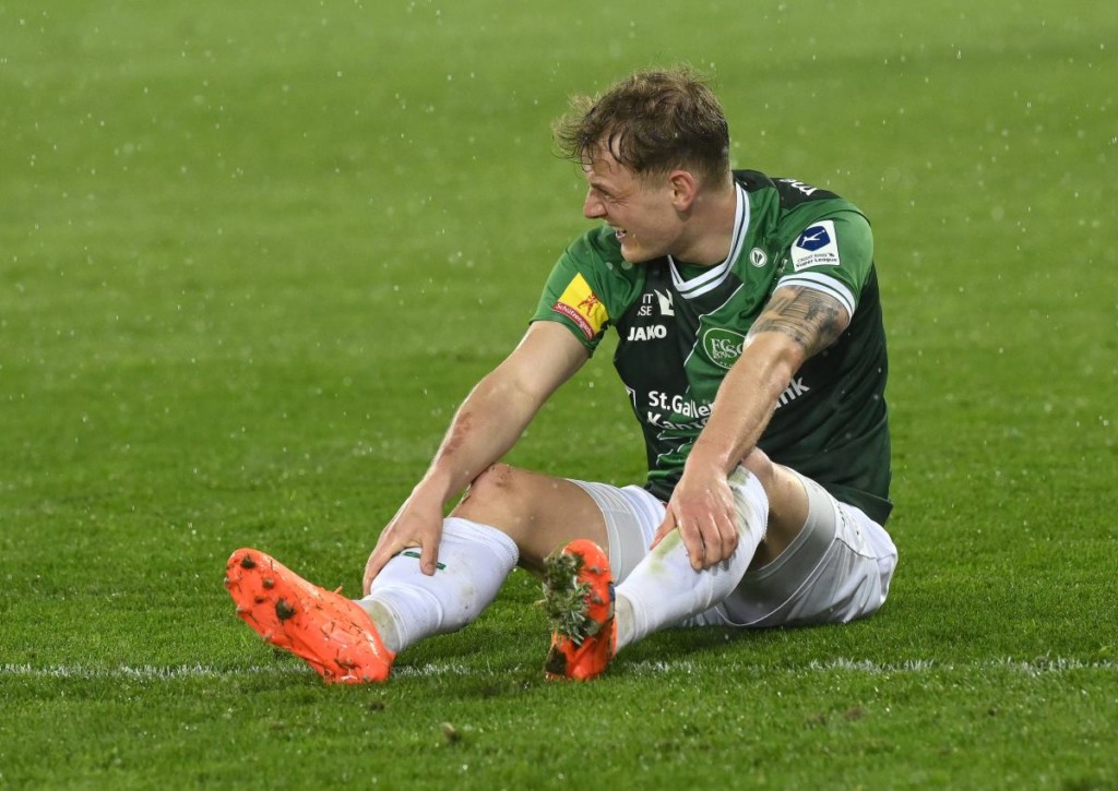 Setzt sich St. Gallen (im Bild: Patrick Sutter) im wichtigen Spiel zuhause gegen den FC Basel durch?