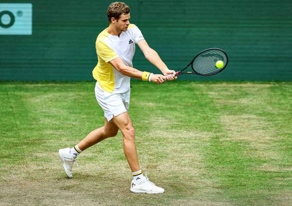 Kann Hanfmann gegen Favorit Tsitsipas auf dem Rasen auf Mallorca überraschen? © IMAGO / tennisphoto.de, 22.06.2023 Kann Hanfmann gegen Favorit Tsitsipas auf dem Rasen auf Mallorca überraschen?