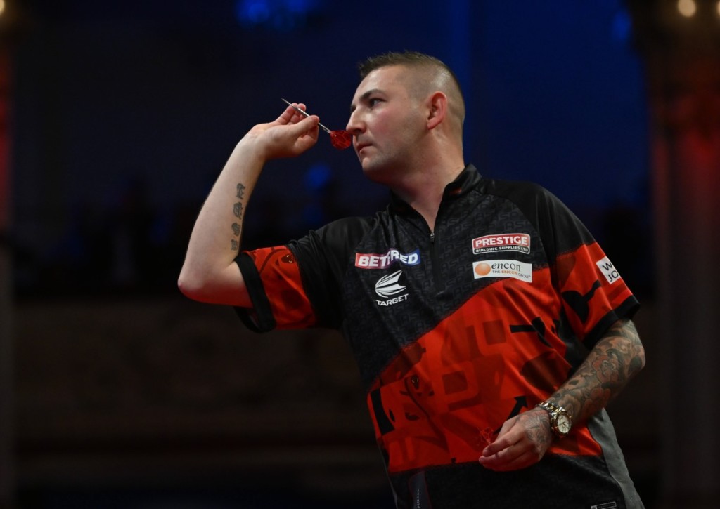 Gewinnt Nathan Aspinall das World Darts Matchplay Finale gegen Jonny Clayton? © IMAGO / Action Plus, 22.07.2023 Gewinnt Nathan Aspinall das World Darts Matchplay Finale gegen Jonny Clayton?