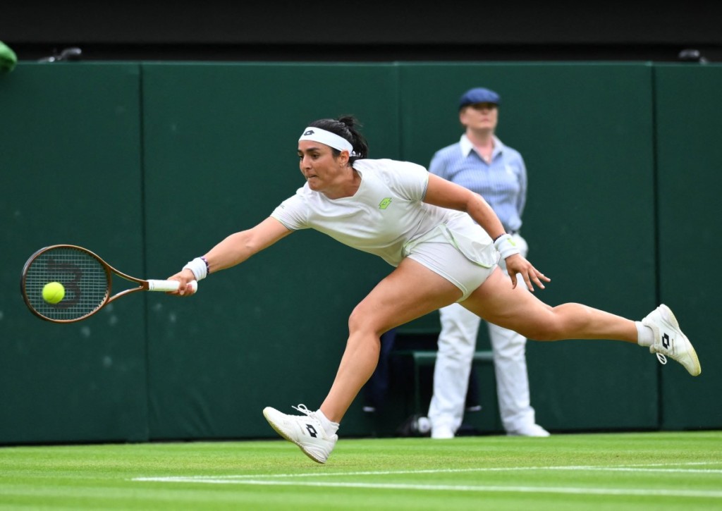 Schreibt Jabeur im Wimbledon-Finale gegen Vondrousova Tennisgeschichte? © IMAGO / ABACAPRESS, 13.07.2023 Schreibt Jabeur im Wimbledon-Finale gegen Vondrousova Tennisgeschichte?