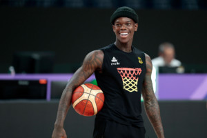 dennis schröder freundin vermögen