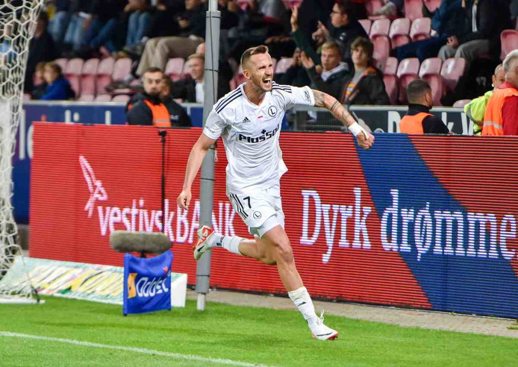 Erwartet uns zwischen Legia Warschau (im Bild: Pekhart) und Midtjylland erneut ein hektisches Match? © IMAGO / Newspix, 24.08.2023 Legia Warschau Midtjylland Tipp