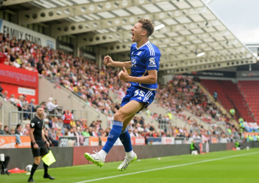 Bejubelt Leicester (im Bild: Kasey McAteer) auch im EFL Cup bei den Tranmere Rovers einen Sieg?
