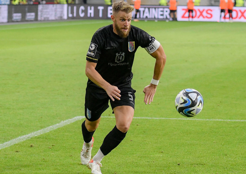 Der SSV Ulm (im Bild: Johannes Reichert) will zuhause gegen VfB Lübeck weitere Punkte sammeln. © IMAGO / pepphoto, 25.08.2023 Ulm Lübeck Tipp
