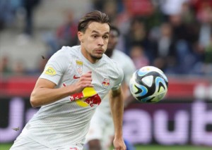 Gelingt Austria Salzburg gegen den unbeliebten Stadtrivalen Red Bull Salzburg (im Bild: Amar Dedic) die Sensation? © GEPA pictures/ Mathias Mandl, 23.09.2023 Austria Salzburg Red Bull Salzburg Tipp