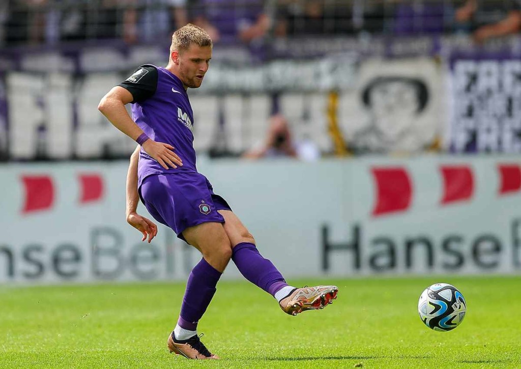 Muss sich Aue (im Bild: Vukancic) gegen Dresden geschlagen geben? © IMAGO / Picture Point, 26.09.2023 Muss sich Aue (im Bild: Vukancic) gegen Dresden geschlagen geben? © IMAGO / Picture Point, 26.09.2023