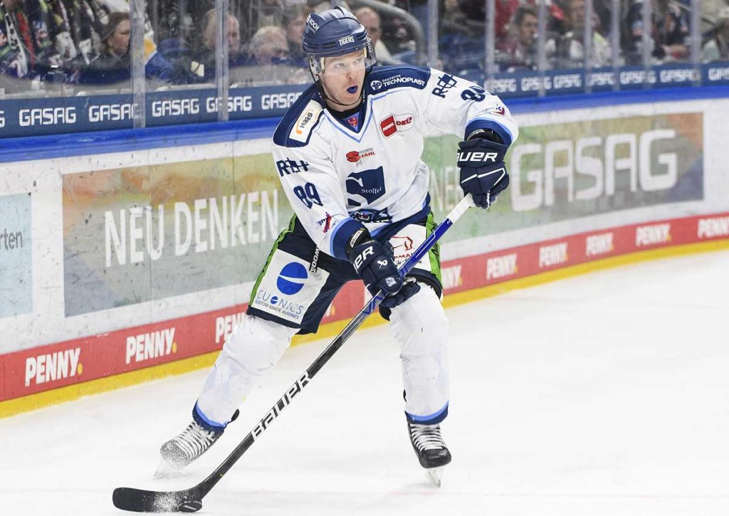 Glänzen die Straubing Tigers (im Bild: Zengerle) am 12. DEL-Spieltag mit einem Sieg gegen die DEG? © IMAGO / Eibner, 25.01.2023 Deutsche Eishockey Liga heute Tipps 12. Spieltag