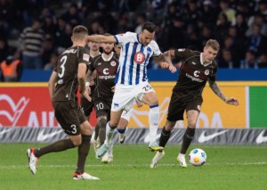 Fallen zwischen Hertha (im Bild: Tabakovic) und Paderborn bereits früh viele Tore? © IMAGO / Matthias Koch, 30.09.2023 Hertha Paderborn Tipp