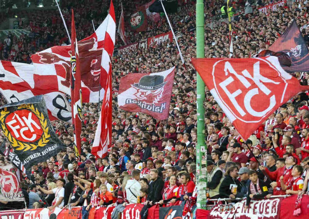 Wird der Betzenberg im Pokalduell zwischen Kaiserslautern und Köln zum Tollhaus? © IMAGO / Eibner, 06.10.2023 Wird der Betzenberg im Pokalduell zwischen Kaiserslautern und Köln zum Tollhaus?