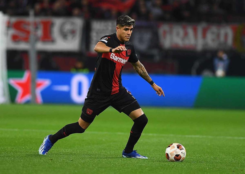 Kann Außenseiter Freiburg die Werkself Leverkusen (im Bild: Palacios) ärgern? © IMAGO / Vitalii Kliuiev, 26.10.2023 Leverkusen Freiburg Tipp