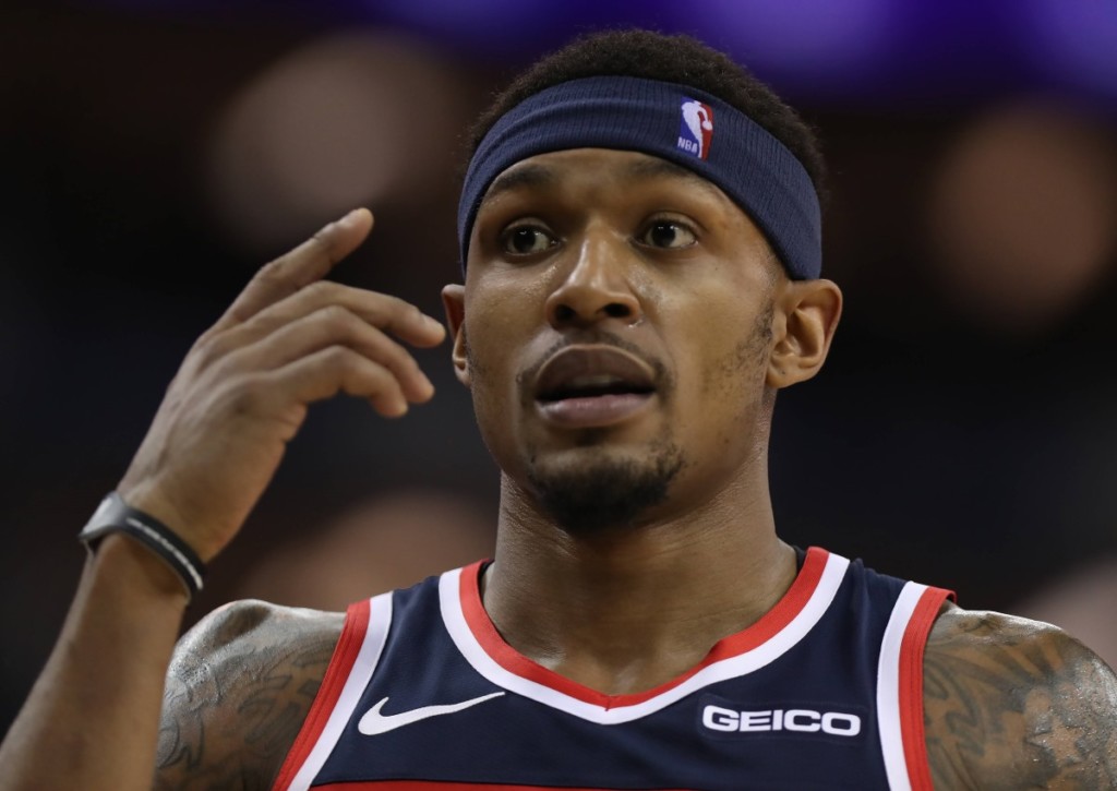 Feiert Bradley Beal für seine Suns gegen die Warriors ein erfolgreiches Debüt?