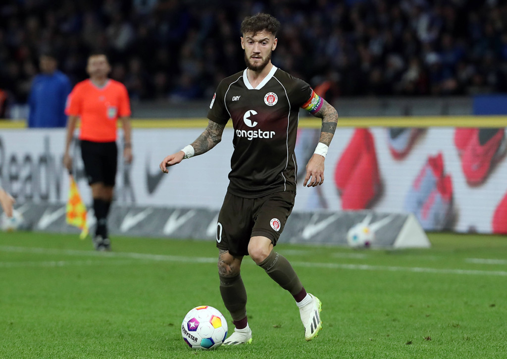 Kann St. Pauli (im Bild: Marcel Hartel) nach dem Paderborn-Spielvon weiterhin von der Tabellenspitze lachen? © IMAGO / Contrust, 30.09.2023 Paderborn St. Pauli Tipp