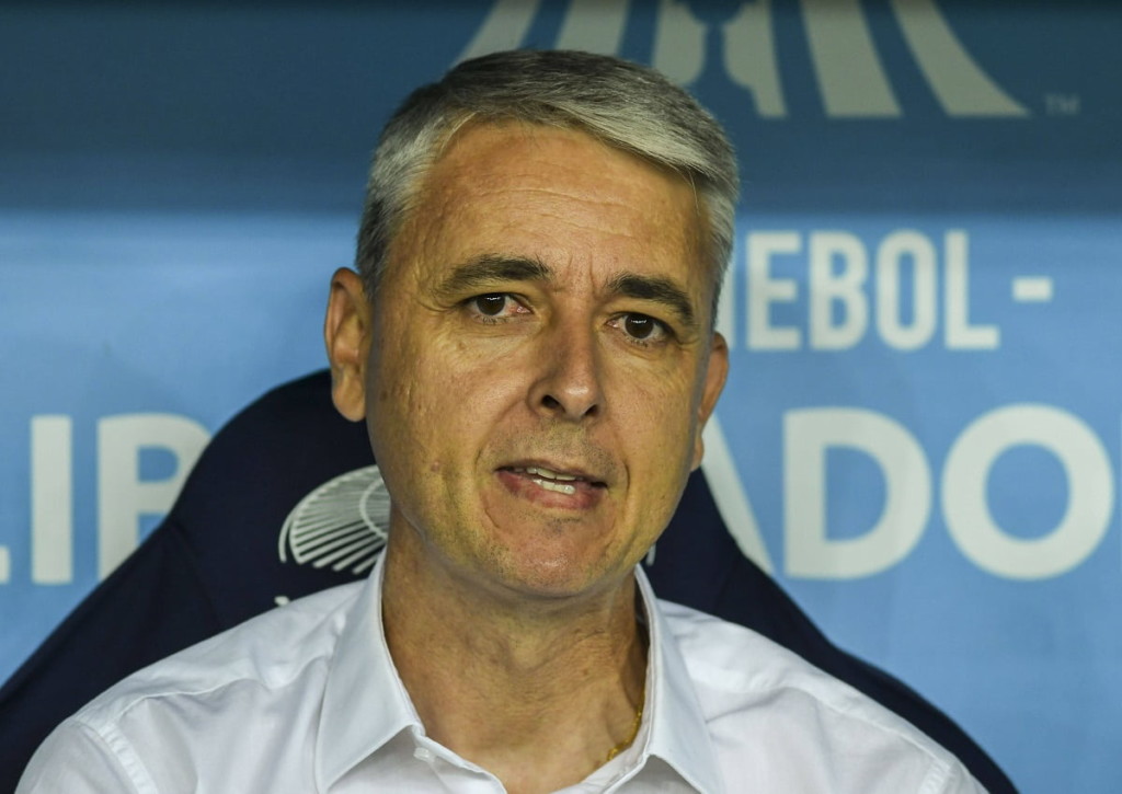 Feiert Tiago Nunes (im Bild) mit seinem neuen Klub Botafogo ein erfolgreiches Debüt in Fortaleza? © IMAGO / Fotoarena, 27.06.2023 Fortaleza Botafogo Tipp