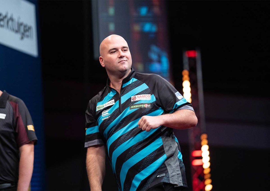 Lässt Rob Cross (im Bild) gegen Fallon Sherrock nichts anbrennen? © IMAGO / Nordphoto, 26.10.2023 Rob Cross Fallon Sherrock Tipp