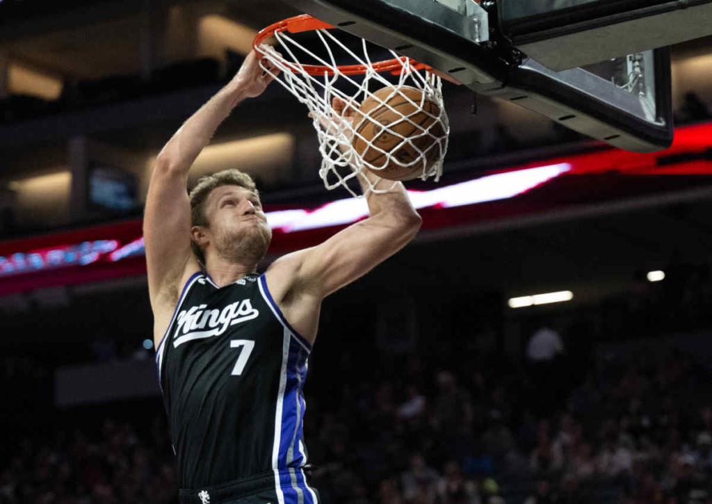 Feiern die Kings (im Bild: Sasha Vezenkov) gegen die Rockets einen Sieg?