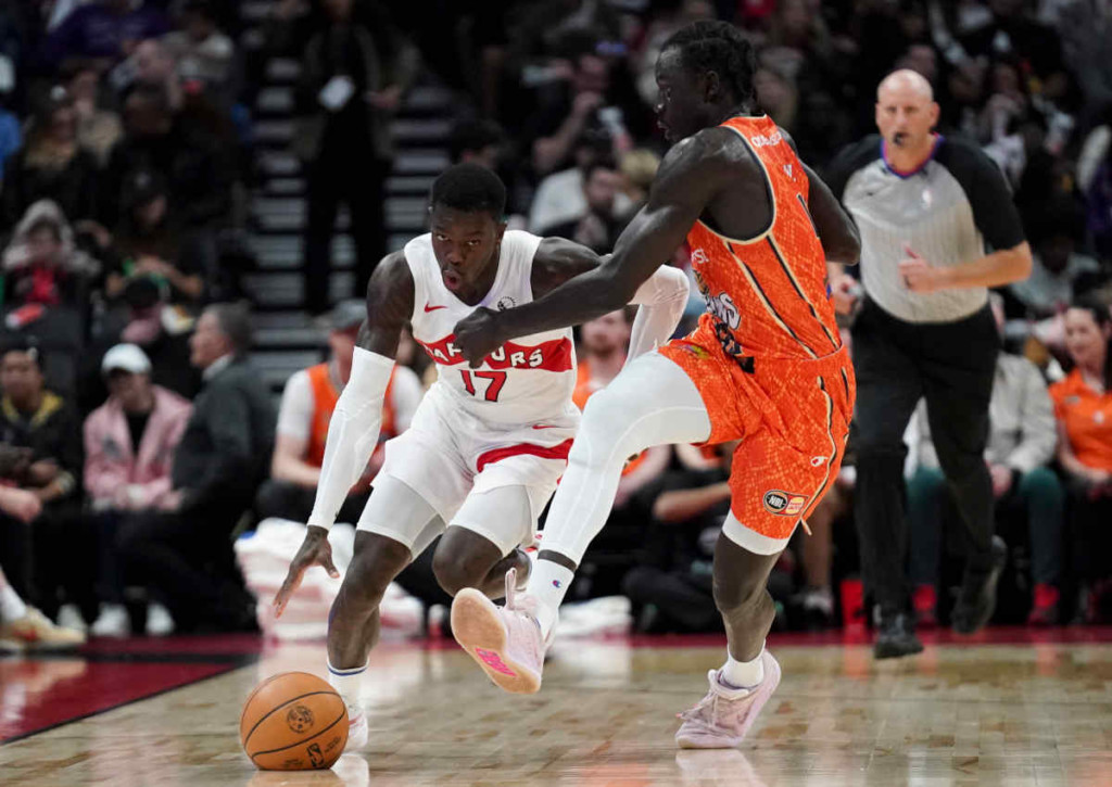 Führt Dennis Schröder in der NBA Nacht auf Dienstag seine Raptors zum nächsten Sieg? © IMAGO / ZUMA Press, 15.10.2023 Führt Dennis Schröder in der NBA Nacht auf Dienstag seine Raptors zum nächsten Sieg?