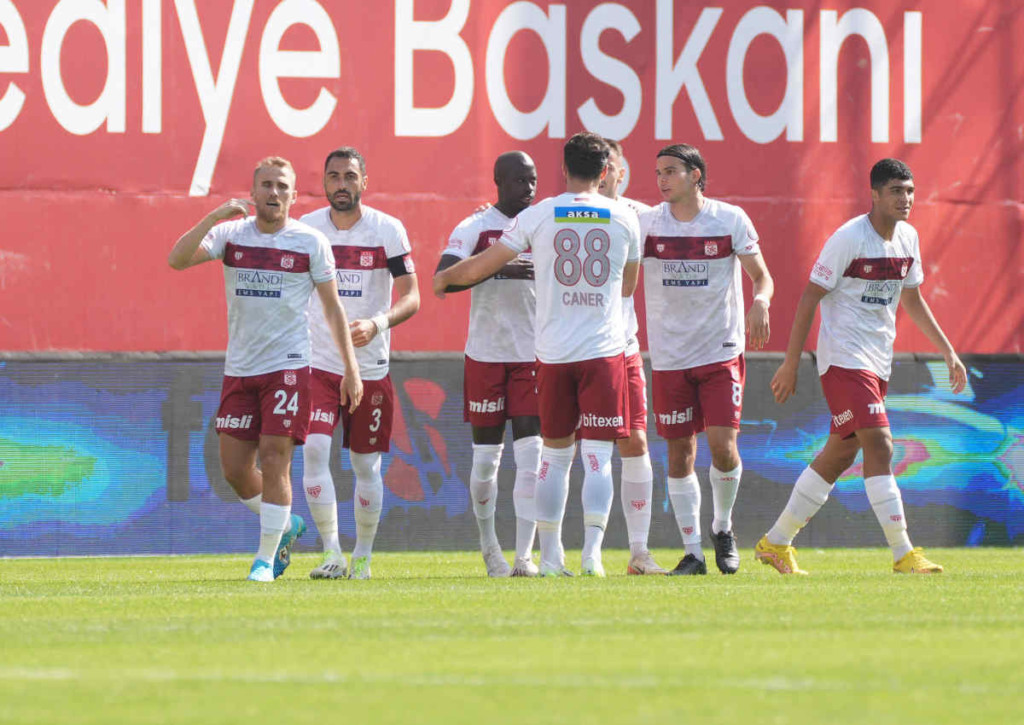 Gewinnt Sivasspor das Montagsspiel gegen Trabzonspor? © IMAGO / Seskim Photo TR, 07.10.2023 Gewinnt Sivasspor das Montagsspiel gegen Trabzonspor?