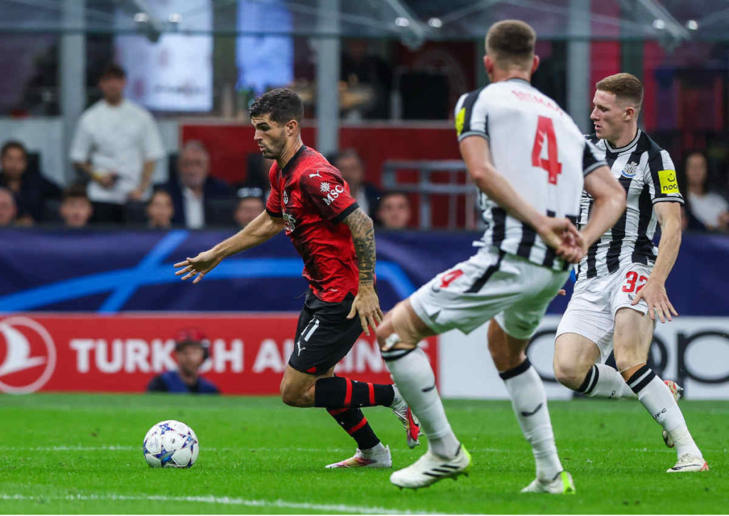 Der Gewinner zwischen Newcastle und AC Milan darf noch auf das Achtelfinale hoffen.