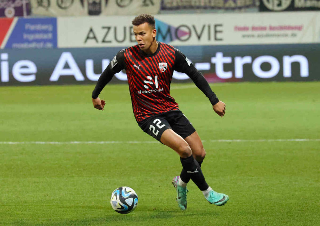 Unterstreicht Ingolstadt (im Bild: Marcel Costly) in Halle die Aufstiegsambitionen?