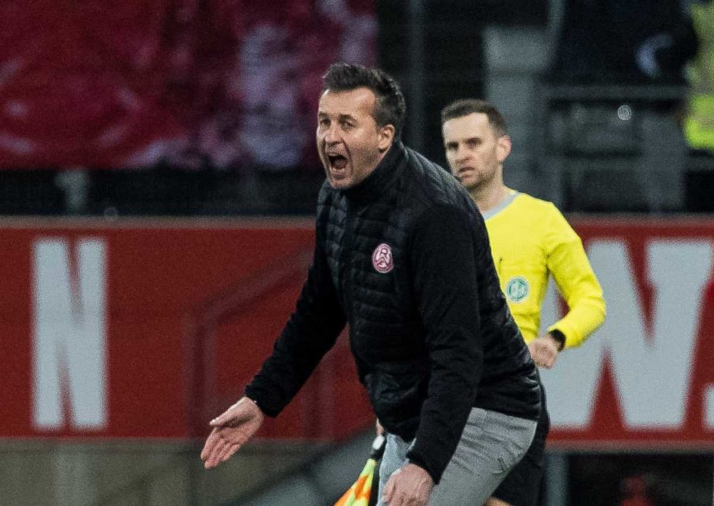 Streicht RW Essen (im Bild: Trainer Dabrowski) gegen Favorit Preußen Münster drei Punkte ein? © IMAGO / Beautiful Sports, 23.01.2024 Preußen Münster RW Essen Tipp