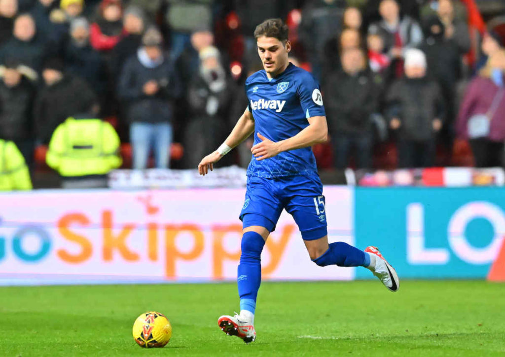 Hat West Ham (im Bild: Mavropanos) im Ligaspiel bei Sheffield das peinliche Pokal-Aus schon wieder verdaut? © IMAGO / Pro Sports Images, 16.01.2024 Hat West Ham (im Bild: Mavropanos) im Ligaspiel bei Sheffield das peinliche Pokal-Aus schon wieder verdaut?