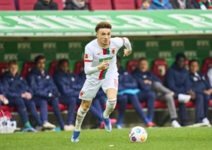 Ist Augsburg (im Bild: Vargas) stärker als Freiburg einzuschätzen? © IMAGO / ActionPictures, 10.02.2024 Augsburg Freiburg Tipp