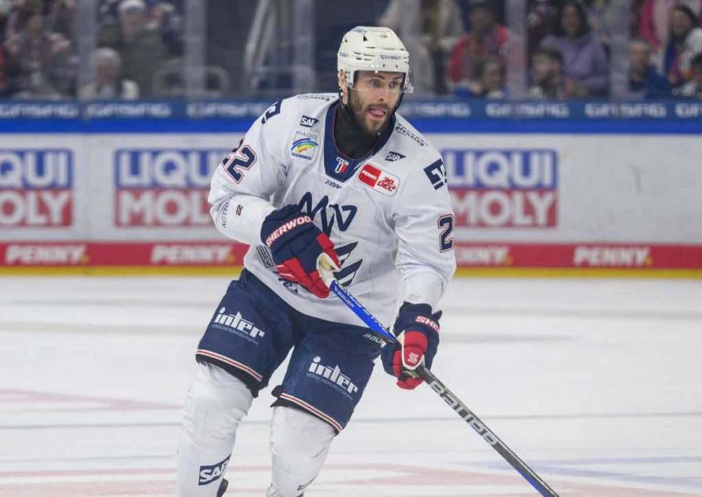 Präsentiert sich Mannheim-Topscorer Plachta (im Bild) nach seinem Comeback gegen Straubing weiterhin leistungsstark? © IMAGO / HMB-Media, 02.02.2024 Straubing Tigers Adler Mannheim Tipp