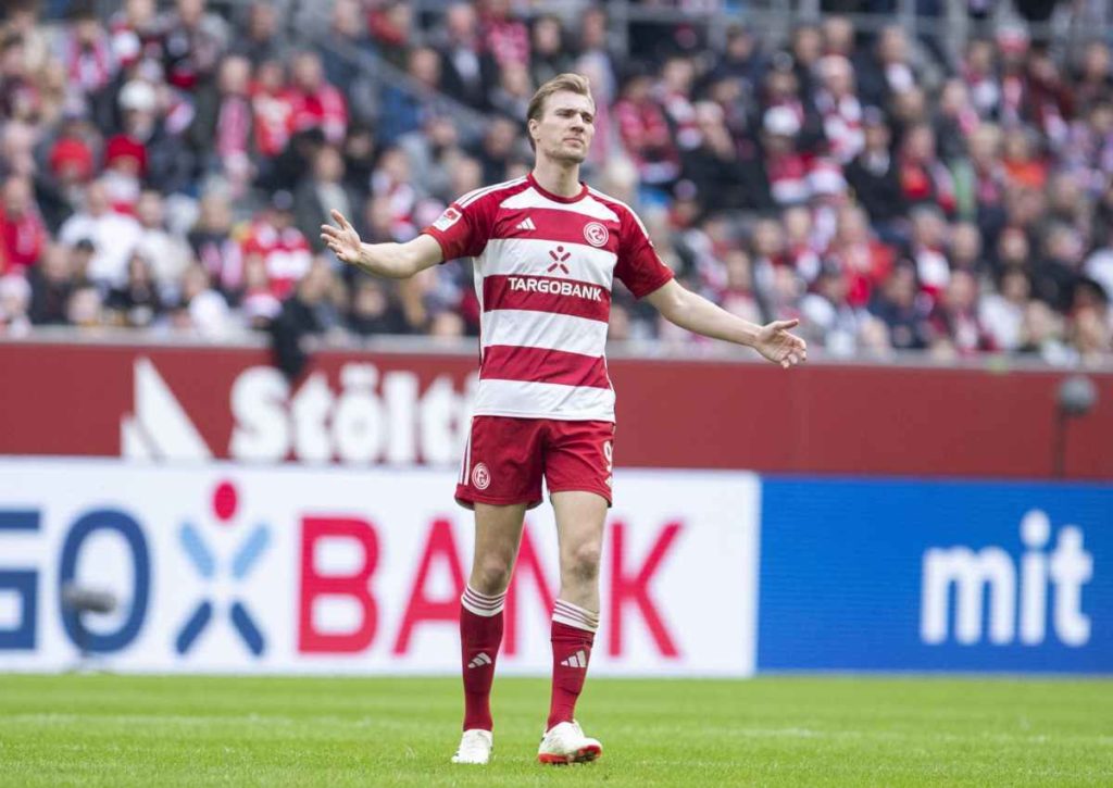 Begegnen sich Karlsruhe (im Bild: Vermeij) und Düsseldorf auf Augenhöhe? © IMAGO / Beautiful Sports, 10.02.2024 Karlsruhe Düsseldorf Tipp