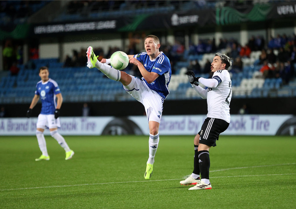 Schafft Legia Warschau zuhause gegen Molde (im Bild: Markus Kaasa im Zweikampf mit Josué) noch den Turnaround? © IMAGO / Newspix, 15.02.2024 Legia Warschau Molde Tipp
