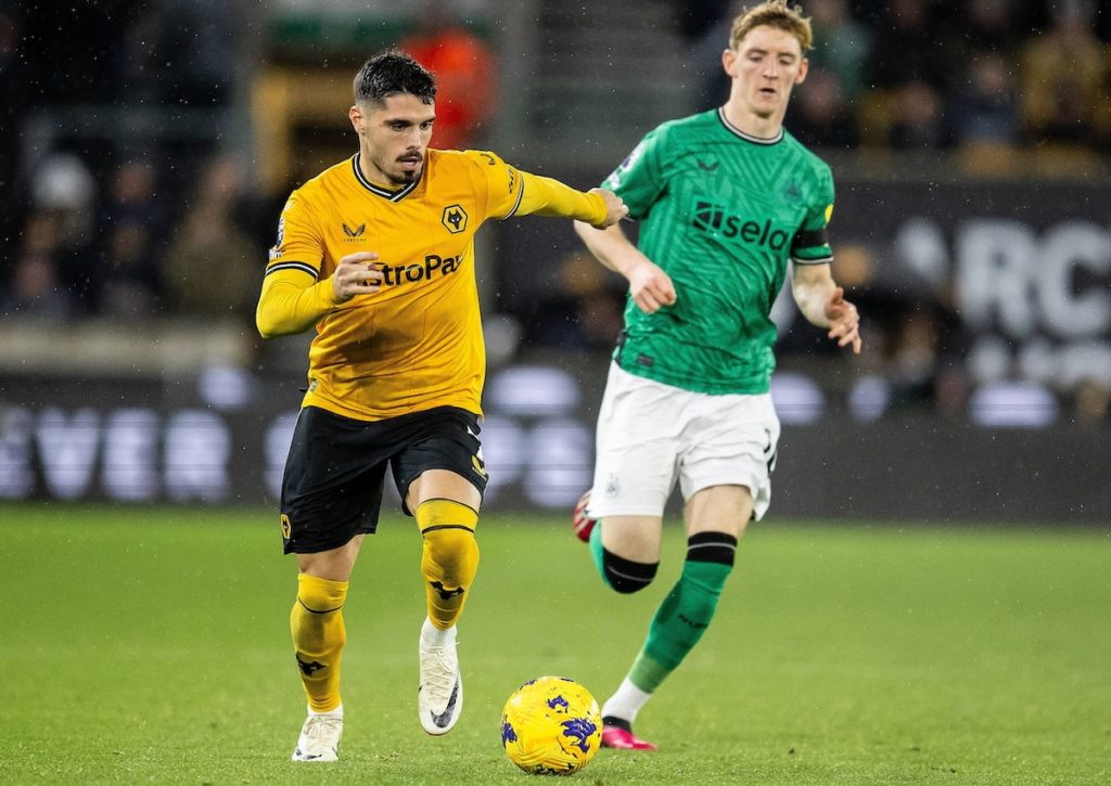 Inwiefern gelingt es Newcastle die gefährlichen Konter von Wolverhampton (im Bild: Pedro Neto) zu unterbinden? © IMAGO / Pro Sports Images, 28.10.2023 Newcastle Wolverhampton Tipp