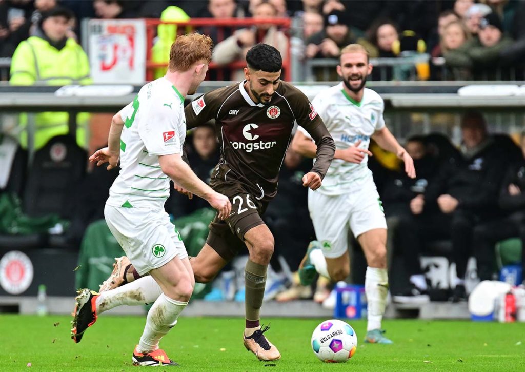 Triumhiert Pauli (im Bild: Saad) zum vierten Mal in Folge beim FCM? © IMAGO / Lobeca 03.02.2024 Magdeburg St. Pauli Tipp