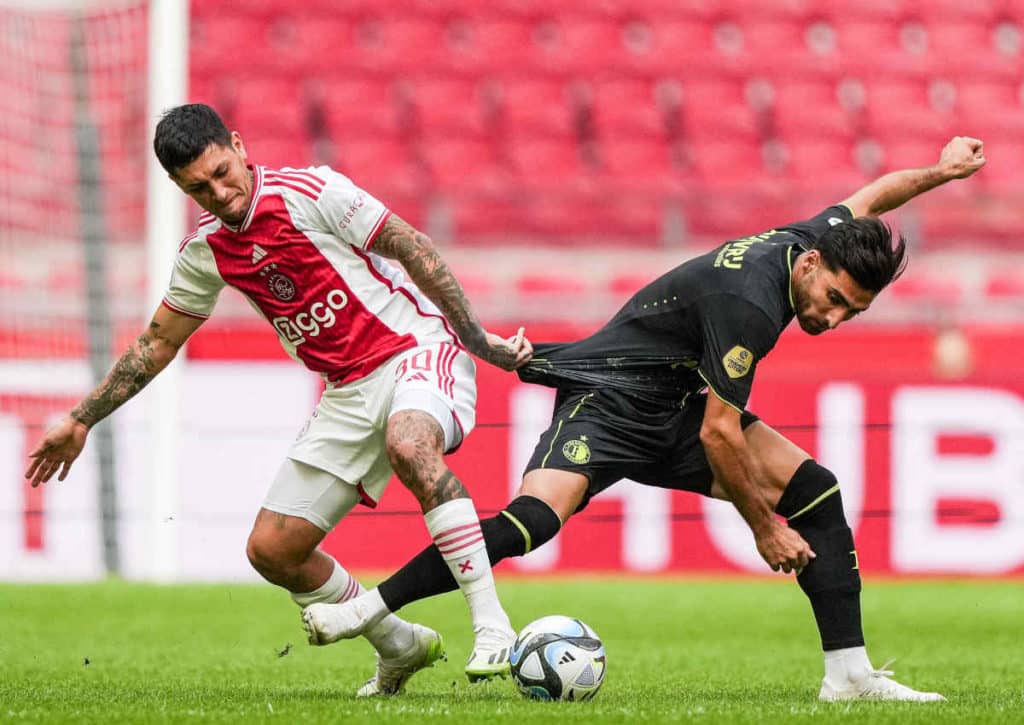 Im Duell Feyenoord Rotterdam gegen Ajax Amsterdam geht es um jede Menge Prestige (©box to box pictures / Alamy Stock Photo) Im Duell Feyenoord Rotterdam gegen Ajax Amsterdam geht es um jede Menge Prestige