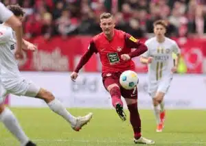 Gewinnt Kaiserslauterns Überlebenswille (im Bild: Marlon Ritter) gegen die Kieler Aufstiegshoffnungen? (© dpa picture alliance / Alamy Stock Photo) Kiel Kaiserslautern Tipp