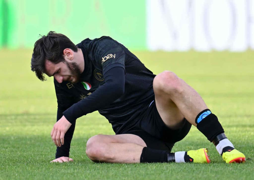 Zeigt die Formkurve von Neapel (im Bild: Kvicha Kvaratskhelia) auch gegen AS Rom weiter nach unten?