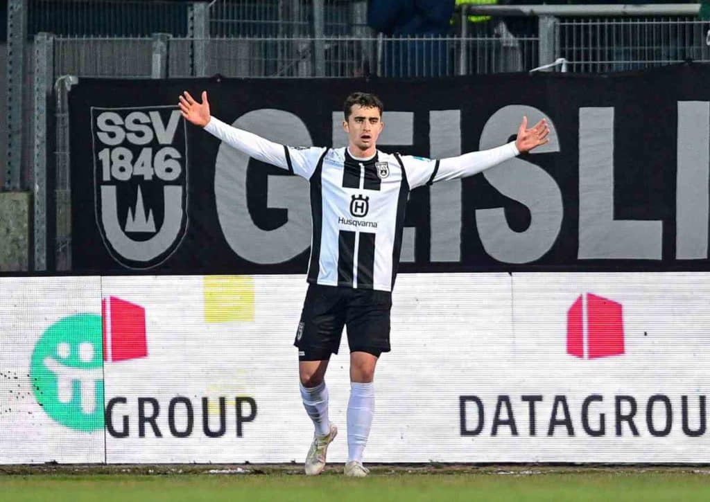 Dortmund 2 gilt gegen Ulm (im Bild: Kastanaras) als leichter Außenseiter. (© dpa/Alamy Live News) Dortmund 2 Ulm Tipp