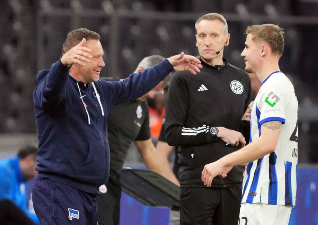 Darf Pal Dardai bei seinem Hertha-Abschied noch einen Sieg in Osnabrück bejubeln? (© dpa picture alliance / Alamy Stock Photo) Darf Pal Dardai bei seinem Hertha-Abschied noch einen Sieg in Osnabrück bejubeln?
