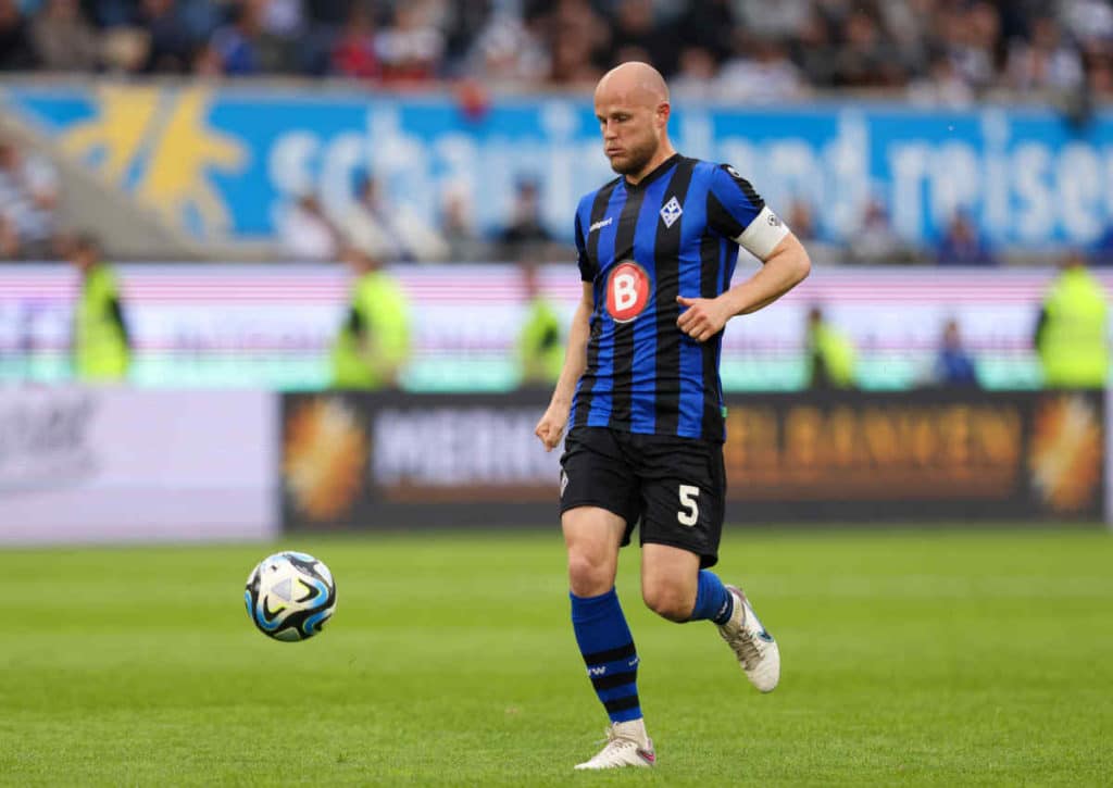 Feiert Mannheim (im Bild: Marcel Seegert) gegen Sandhausen schon den Klassenerhalt? (© dpa picture alliance / Alamy Stock Photo) Feiert Mannheim (im Bild: Marcel Seegert) gegen Sandhausen schon den Klassenerhalt?