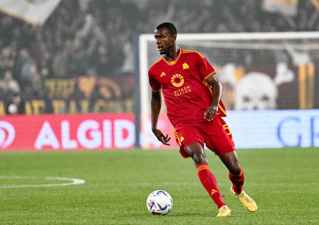 Wahrt AS Rom (im Bild: Evan Ndicka) im Heimspiel gegen Genua die Chancen auf die Champions League-Platz? (© Nicola Ianuale / Alamy Stock Photo) Wahrt AS Rom (im Bild: Evan Ndicka) im Heimspiel gegen Genua die Chancen auf die Champions League-Platz?